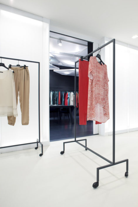 newyorkindustrie_showroom milano_stand porta abiti su misura