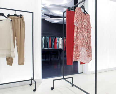 newyorkindustrie_showroom milano_stand porta abiti su misura