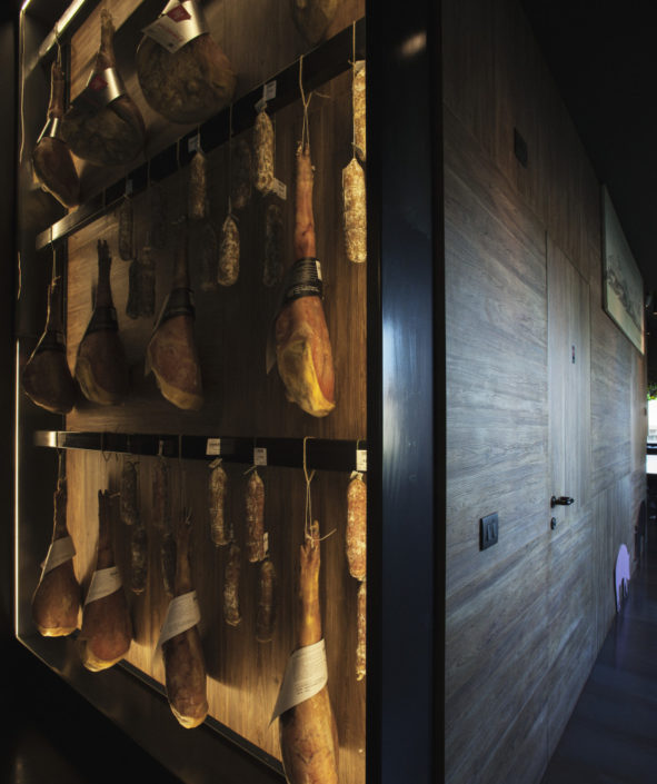 la glacere_prosciutteria_boiserie legno