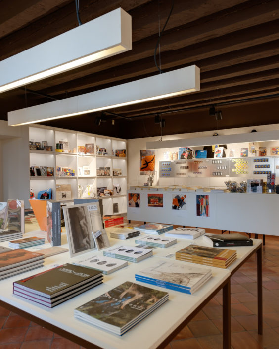villa manin_bookshop_illuminazione su misura